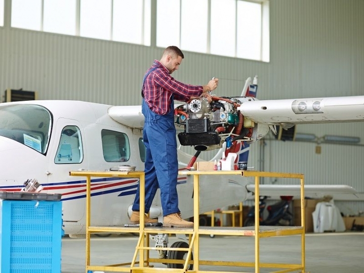 Why Become an Aircraft Maintenance Engineer